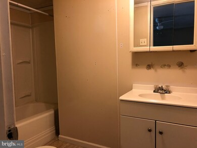 292 N Washington St unit 201, Berkeley Springs, WV 25411 - photo 4