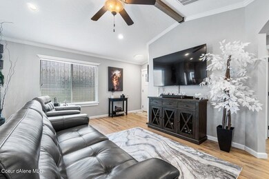 Living Room 3 (2)