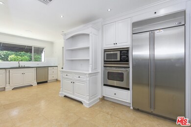 1013 Laurel Way, Beverly Hills, CA 90210 - photo 4