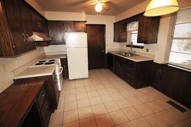 1306 Sequoyah St, Moore, OK 73160 - photo 6