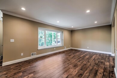 005_LIVING ROOM
