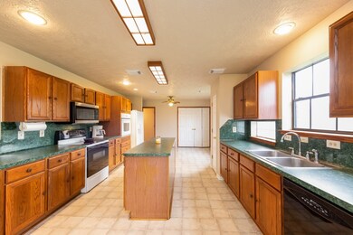 3113 County Road 146 County Road 18, Alvin, TX 77511 - photo 6