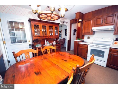 555 Lemon St, Pottstown, PA 19464 - photo 6