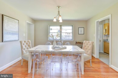 5842 Glen Forest Dr, Falls Church, VA 22041 - photo 4