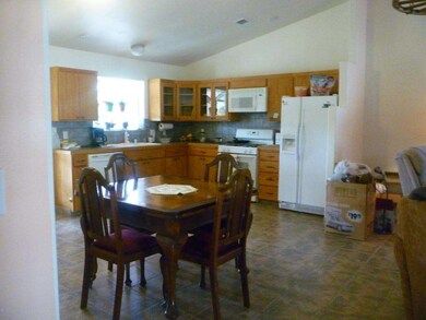 Dining /kitchen