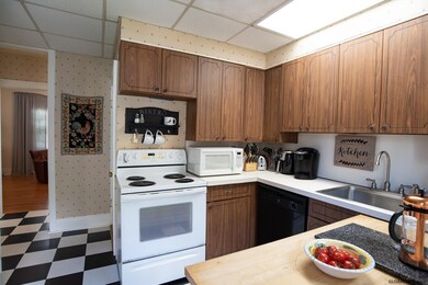 351 Marshland Ct, Troy, NY 12180 - photo 7