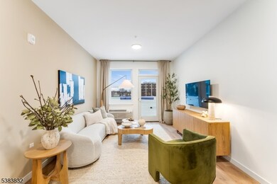 431 Doctor Martin Luther King Junior Blvd unit 427, East Orange, NJ 07018 - photo 5