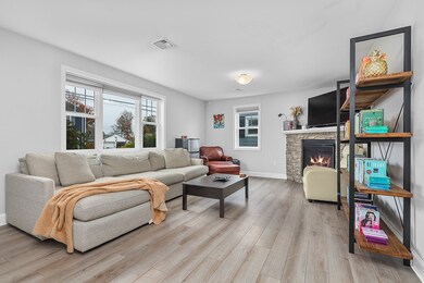 54 Raymond St, East Providence, RI 02914 - photo 4