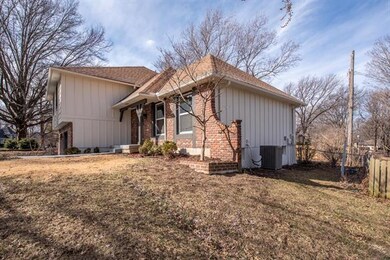 9914 Westgate Ln, Lenexa, KS 66215 - photo 3