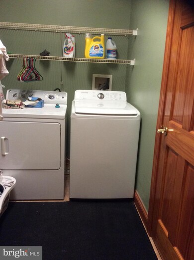 350 Walnut Rd, Reading, PA 19606 - photo 7