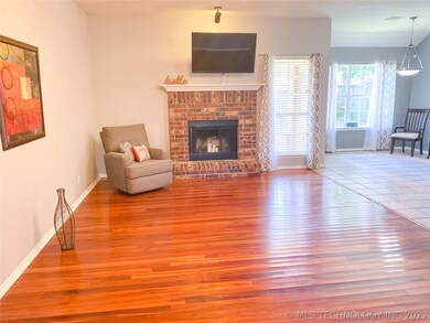 Lots of light and clean colors in the living room