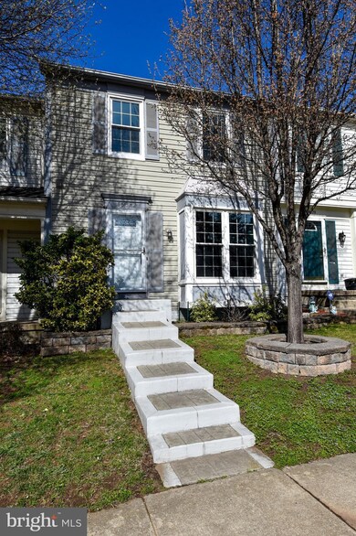 16832 Jed Forest Ln, Woodbridge, VA 22191 - photo 3