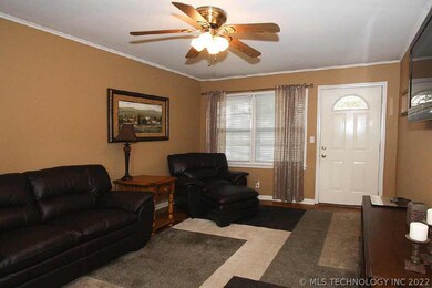 Complete remodel, gorgeous hardwood flooring & fre