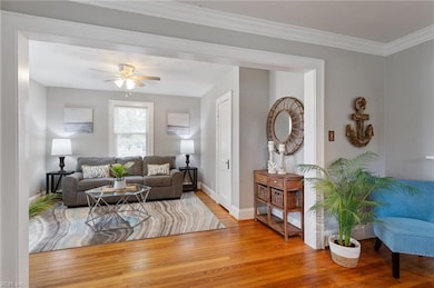 Bright & sunny Living Room w/beautiful hardwood floors.