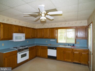 124 Washington St, Tamaqua, PA 18252 - photo 3