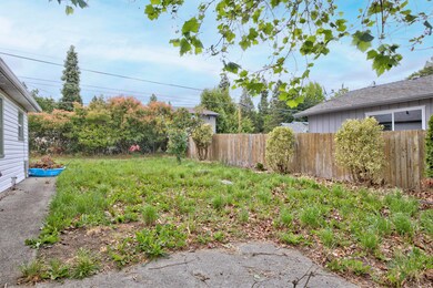 544 NW E St, Grants Pass, OR 97526 - photo 3