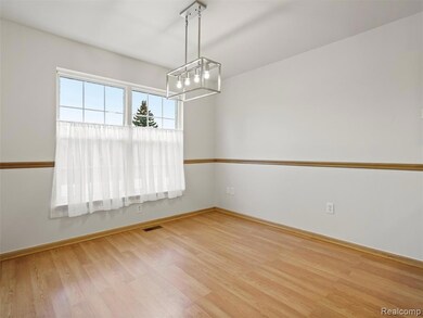 5716 Victory Cir unit 41, Sterling Heights, MI 48310 - photo 4