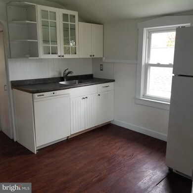 109 W 5th Ave, Runnemede, NJ 08078 - photo 3