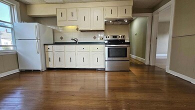 15 Beacon St unit 1st floor, Quincy, MA 02169 - photo 3