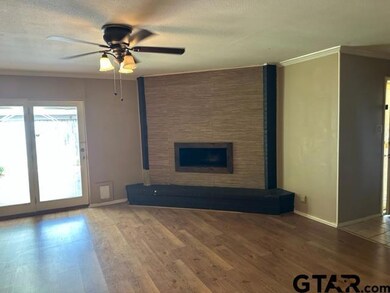 2216 2216 Aberdeen Dr, Tyler, TX 75703 - photo 3