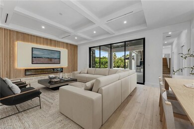 Living area with coffered ceiling, a glass covered