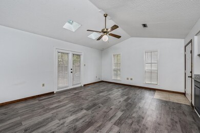 4-web-or-mls-8817 Kiwi Place-04