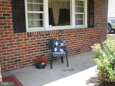 415 Camelot Dr, Brookhaven, PA 19015 - photo 2