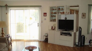 livingroom 3.jpg