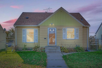 1644 Arlington Ave e - MLS Sized - 003 - 02 Exterior Front.jpg