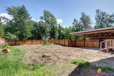 Large Fully Fenced Yard