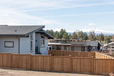 4577 SW Zenith Ave, Redmond, OR 97756 - photo 2