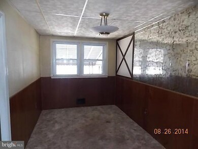 3814 Sinclair Ln, Baltimore, MD 21213 - photo 4