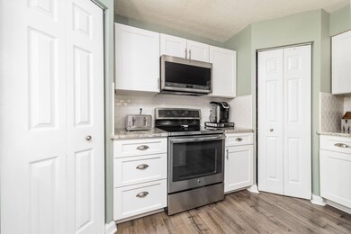 Two Pantries & Soft Close Drawers