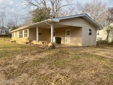 210 Lynn Ave, Greeneville, TN 37743 - photo 2