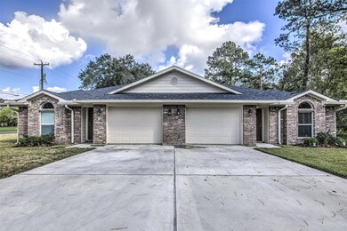 200 Medic Ln unit B, Alvin, TX 77511 - photo 3