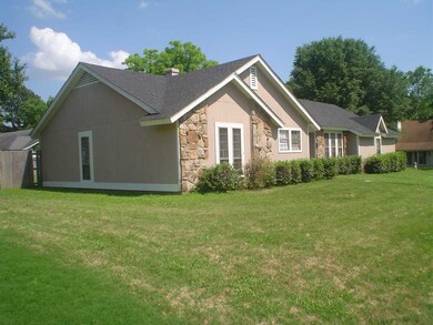 Well kept yard.