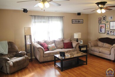 2321 SW Madeline Ln, Topeka, KS 66614 - photo 3