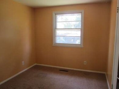 105 Pueblo Rd, Carpentersville, IL 60110 - photo 6