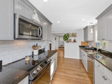 37 Hillcrest Ave, Beverly, MA 01915 - photo 3