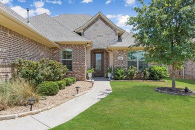 314 Paddle Boat Dr, Granbury, TX 76049 - photo 2