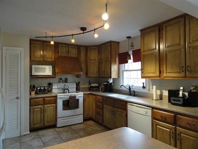 320 Forest Grove Ave, Jacksonville, NC 28540 - photo 4