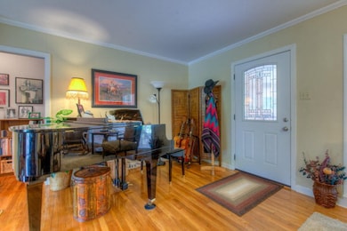 928 Bismark St, Seguin, TX 78155 - photo 4