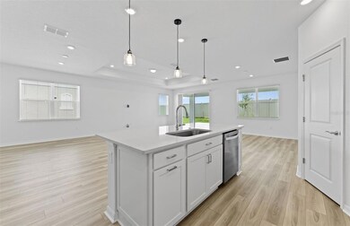 Center Island w/Storage