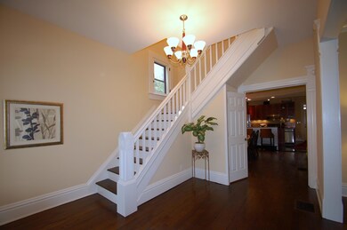 Large Entry/Foyer