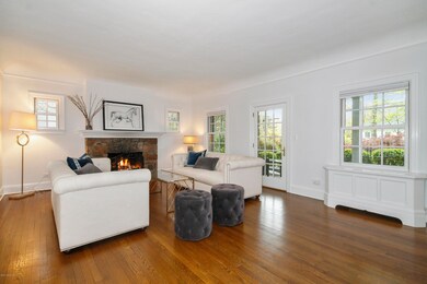 004-photo-living-room-7032568