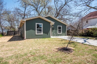808 Poplar St, Bonham, TX 75418 - photo 2