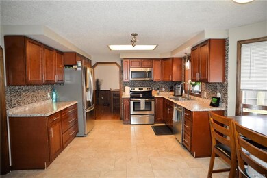 279 Selkirk Dr, North Tonawanda, NY 14120 - photo 2