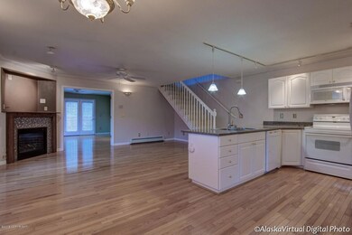 Kitchen and great room w/ Fireplace