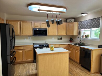 15 x 14 Kitchen with NEW appliances and fresh pain