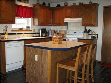 Large kitchen with eating bar & ceramic tile